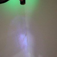 Mit der UV-Lampe Schimmel entdeckt.